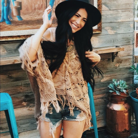 Tilly’s poncho - Picture 3 of 3